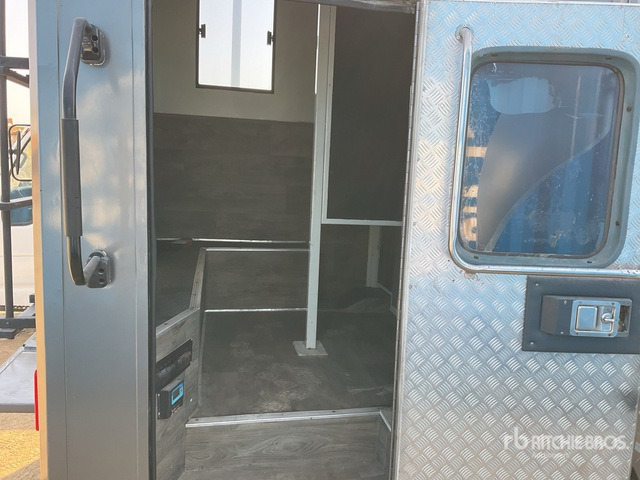 2008 Ford F-350 4x2 Horse Transporting Truck :Misc. Truck - Nákladné auto na prepravu koní: obrázok 5 2008 Ford F-350 4x2 Horse Transporting Truck :Misc. Truck - Nákladné auto na prepravu koní: obrázok 5