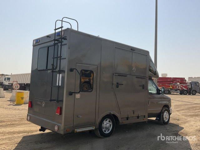 2008 Ford F-350 4x2 Horse Transporting Truck :Misc. Truck - Nákladné auto na prepravu koní: obrázok 4 2008 Ford F-350 4x2 Horse Transporting Truck :Misc. Truck - Nákladné auto na prepravu koní: obrázok 4