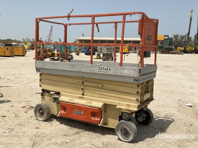 2010 JLG 3246ES Electric Scissor Lift - Samohybná plošiny: obrázok 1 2010 JLG 3246ES Electric Scissor Lift - Samohybná plošiny: obrázok 1
