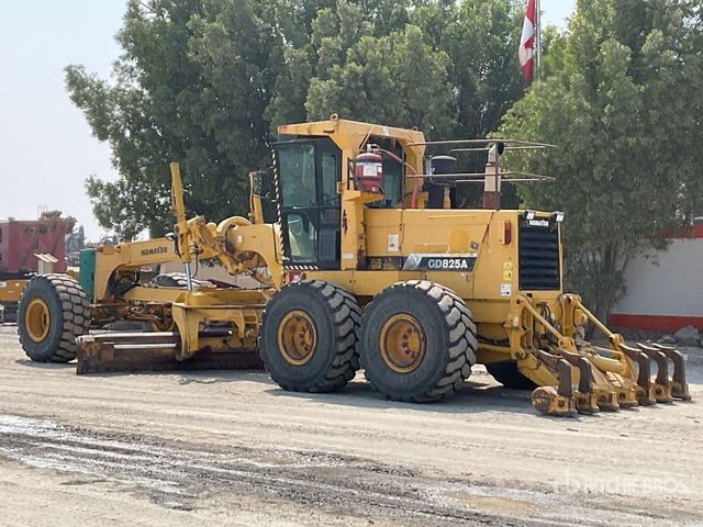 2010 Komatsu GD825A-2 Motor Grader - Zrovnávač: obrázok 3 2010 Komatsu GD825A-2 Motor Grader - Zrovnávač: obrázok 3