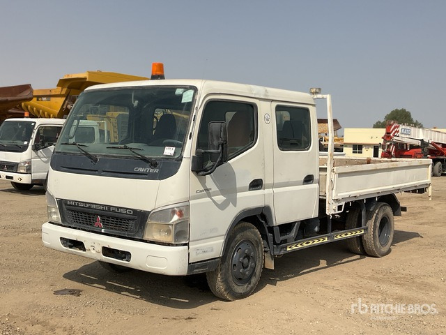 2010 Mitsubishi Canter 4x2 Crew Cab Flatbed Truck - Valníkový/ Plošinový nákladný automobil: obrázok 2 2010 Mitsubishi Canter 4x2 Crew Cab Flatbed Truck - Valníkový/ Plošinový nákladný automobil: obrázok 2