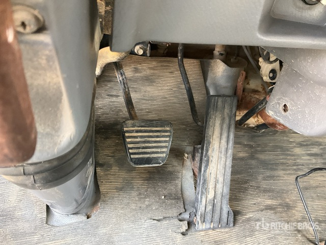 2010 Mitsubishi Canter 4x2 Crew Cab Flatbed Truck - Valníkový/ Plošinový nákladný automobil: obrázok 5 2010 Mitsubishi Canter 4x2 Crew Cab Flatbed Truck - Valníkový/ Plošinový nákladný automobil: obrázok 5