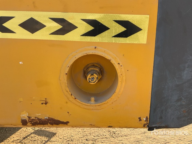 2011 Komatsu HM400-2R Articulated Dump Truck - Ťahačový kĺbový damper: obrázok 4 2011 Komatsu HM400-2R Articulated Dump Truck - Ťahačový kĺbový damper: obrázok 4