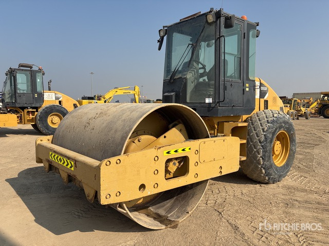 2012 Cat CS-533E Smooth Drum Compactor - Kompaktor: obrázok 1 2012 Cat CS-533E Smooth Drum Compactor - Kompaktor: obrázok 1