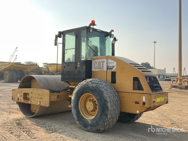 2012 Cat CS-533E Smooth Drum Compactor - Kompaktor: obrázok 2 2012 Cat CS-533E Smooth Drum Compactor - Kompaktor: obrázok 2
