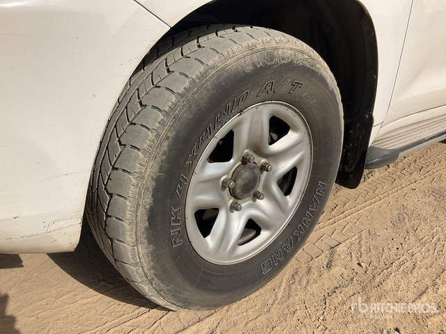 2012 Toyota Land Cruiser GX 200L 4x4 SUV - SUV: obrázok 5 2012 Toyota Land Cruiser GX 200L 4x4 SUV - SUV: obrázok 5