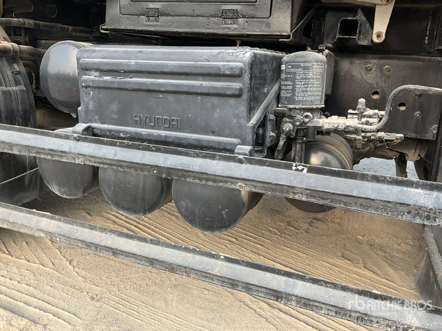 2014 Hyundai HD370 8x4 Twin-Steer Tri/A Dump Truck - Sklápač: obrázok 4 2014 Hyundai HD370 8x4 Twin-Steer Tri/A Dump Truck - Sklápač: obrázok 4