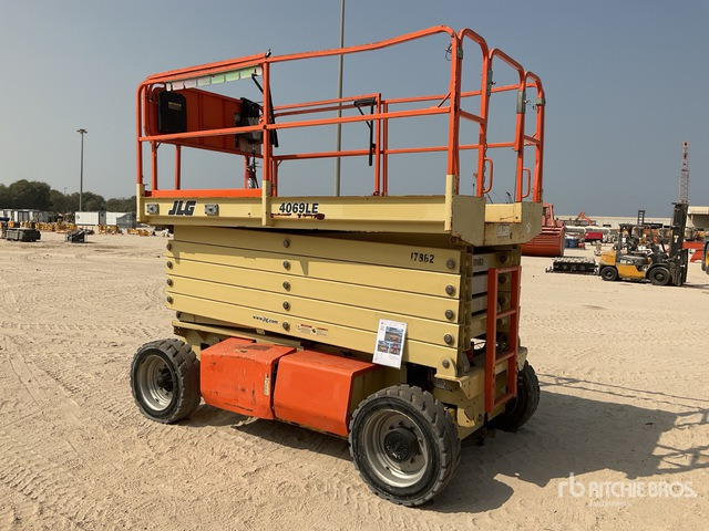 2015 JLG 4069LE Electric Scissor Lift - Samohybná plošiny: obrázok 4 2015 JLG 4069LE Electric Scissor Lift - Samohybná plošiny: obrázok 4