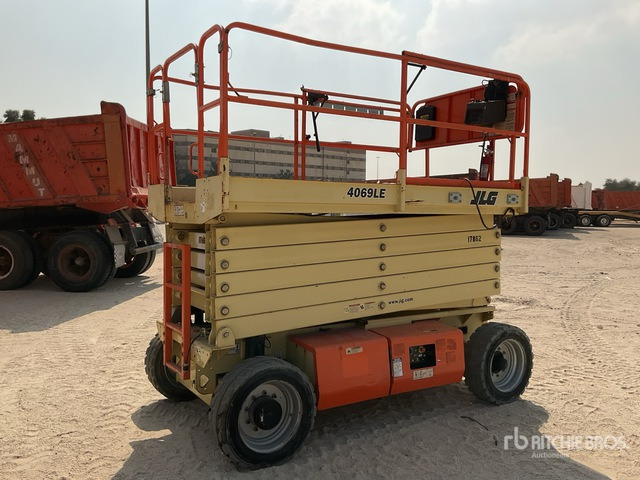 2015 JLG 4069LE Electric Scissor Lift - Samohybná plošiny: obrázok 3 2015 JLG 4069LE Electric Scissor Lift - Samohybná plošiny: obrázok 3