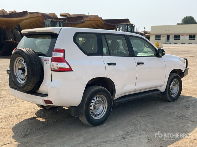 2015 Toyota Prado TX 150L 4x4 SUV - SUV: obrázok 3 2015 Toyota Prado TX 150L 4x4 SUV - SUV: obrázok 3