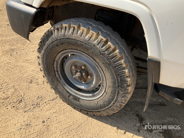 2016 Toyota Land Cruiser 78R 4x4 SUV - SUV: obrázok 5 2016 Toyota Land Cruiser 78R 4x4 SUV - SUV: obrázok 5