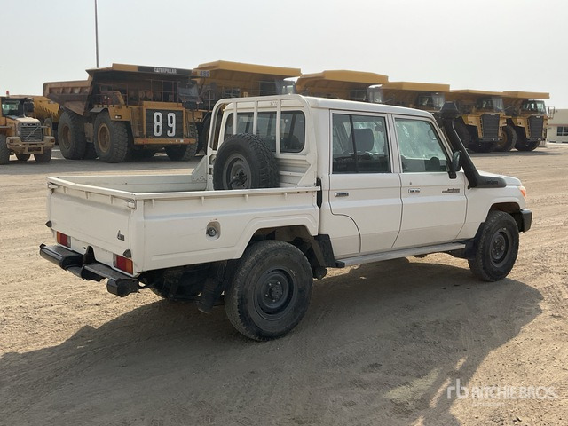 2016 Toyota Land Cruiser 79L 4x4 Crew Cab Pickup - Pick-up: obrázok 4 2016 Toyota Land Cruiser 79L 4x4 Crew Cab Pickup - Pick-up: obrázok 4