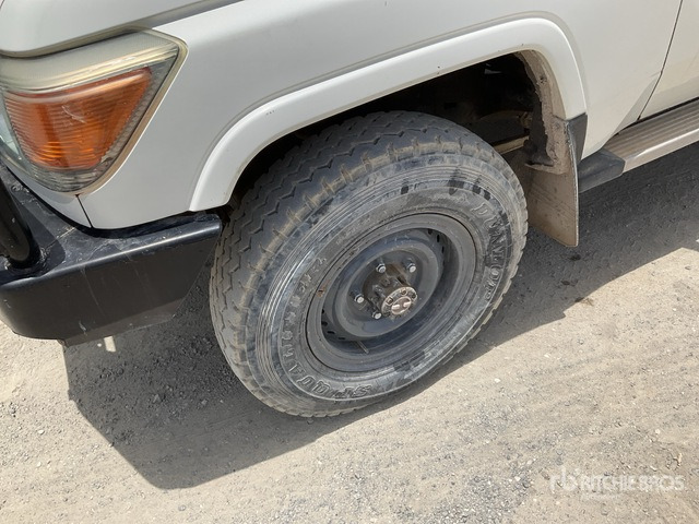 2018 Toyota Land Cruiser 76L 4x4 SUV - SUV: obrázok 5 2018 Toyota Land Cruiser 76L 4x4 SUV - SUV: obrázok 5