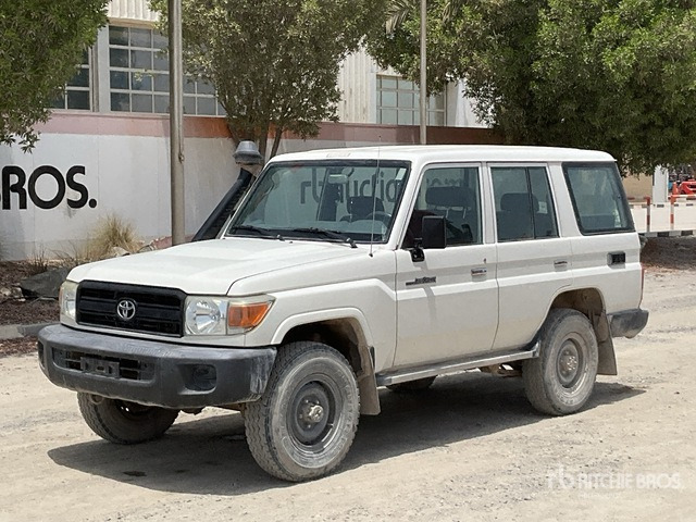 2018 Toyota Land Cruiser 76L 4x4 SUV - SUV: obrázok 2 2018 Toyota Land Cruiser 76L 4x4 SUV - SUV: obrázok 2