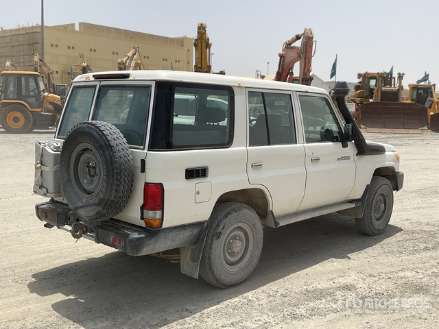 2018 Toyota Land Cruiser 76L 4x4 SUV - SUV: obrázok 3 2018 Toyota Land Cruiser 76L 4x4 SUV - SUV: obrázok 3