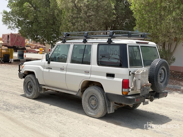 2018 Toyota Land Cruiser 76L 4x4 SUV - SUV: obrázok 4 2018 Toyota Land Cruiser 76L 4x4 SUV - SUV: obrázok 4