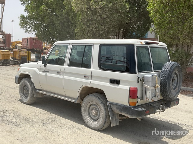 2018 Toyota Land Cruiser 76L 4x4 SUV - SUV: obrázok 4 2018 Toyota Land Cruiser 76L 4x4 SUV - SUV: obrázok 4