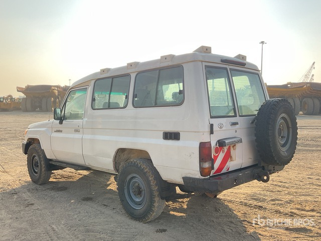 2018 Toyota Land Cruiser 78R 4x4 SUV - SUV: obrázok 3 2018 Toyota Land Cruiser 78R 4x4 SUV - SUV: obrázok 3