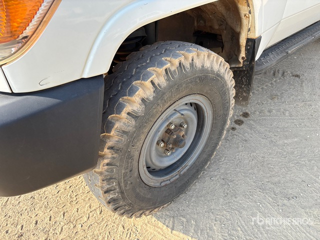 2018 Toyota Land Cruiser 78R 4x4 SUV - SUV: obrázok 4 2018 Toyota Land Cruiser 78R 4x4 SUV - SUV: obrázok 4