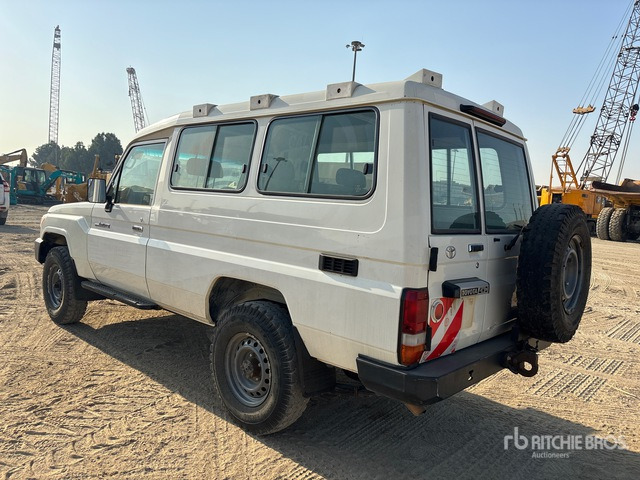 2018 Toyota Land Cruiser 78R 4x4 SUV - SUV: obrázok 3 2018 Toyota Land Cruiser 78R 4x4 SUV - SUV: obrázok 3