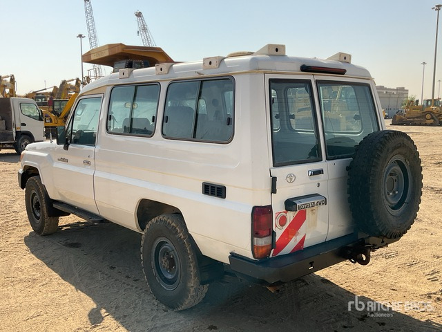 2018 Toyota Land Cruiser 78R 4x4 SUV - SUV: obrázok 3 2018 Toyota Land Cruiser 78R 4x4 SUV - SUV: obrázok 3