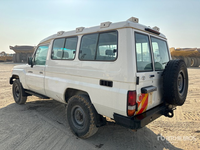 2018 Toyota Land Cruiser 78R 4x4 SUV - SUV: obrázok 2 2018 Toyota Land Cruiser 78R 4x4 SUV - SUV: obrázok 2