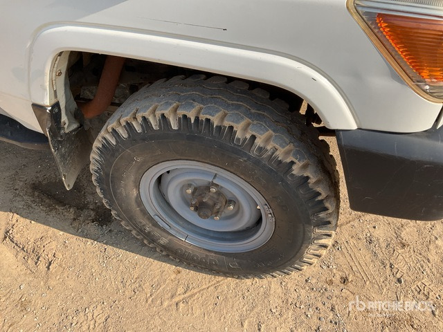 2018 Toyota Land Cruiser 78R 4x4 SUV - SUV: obrázok 4 2018 Toyota Land Cruiser 78R 4x4 SUV - SUV: obrázok 4