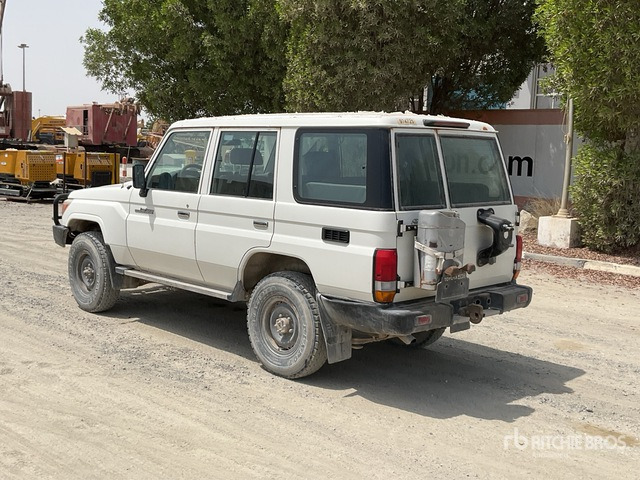 2019 Toyota Land Cruiser 76L 4x4 SUV - SUV: obrázok 3 2019 Toyota Land Cruiser 76L 4x4 SUV - SUV: obrázok 3