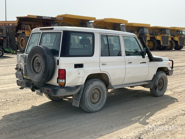2019 Toyota Land Cruiser 76L 4x4 SUV - SUV: obrázok 4 2019 Toyota Land Cruiser 76L 4x4 SUV - SUV: obrázok 4