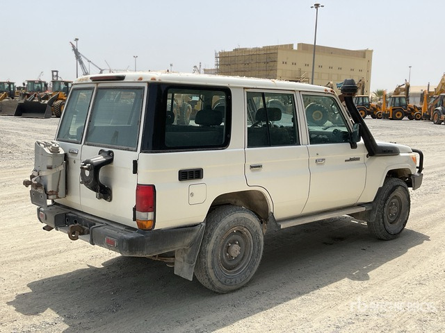 2019 Toyota Land Cruiser 76L 4x4 SUV - SUV: obrázok 4 2019 Toyota Land Cruiser 76L 4x4 SUV - SUV: obrázok 4