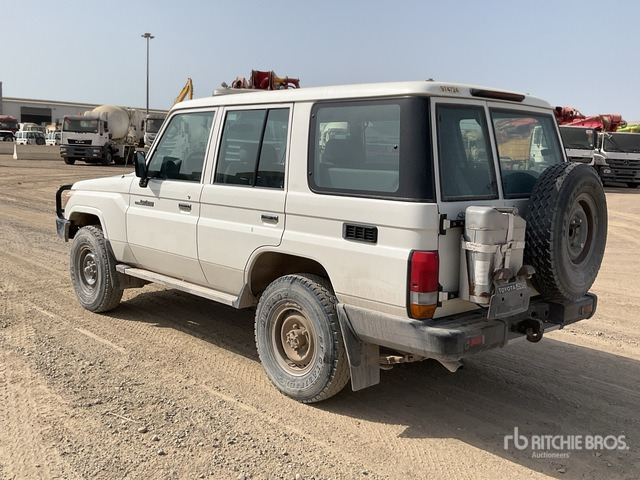 2019 Toyota Land Cruiser 76L 4x4 SUV - SUV: obrázok 3 2019 Toyota Land Cruiser 76L 4x4 SUV - SUV: obrázok 3