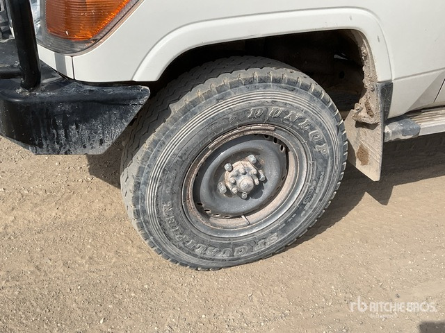 2019 Toyota Land Cruiser 76L 4x4 SUV - SUV: obrázok 5 2019 Toyota Land Cruiser 76L 4x4 SUV - SUV: obrázok 5