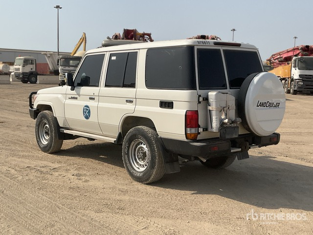 2021 Toyota Land Cruiser 76L 4x4 SUV - SUV: obrázok 3 2021 Toyota Land Cruiser 76L 4x4 SUV - SUV: obrázok 3