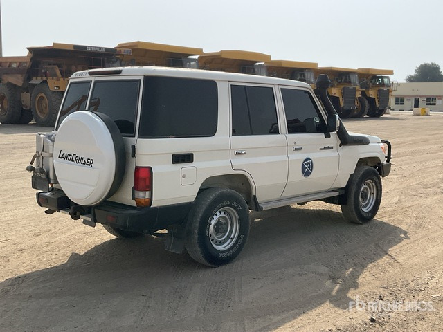 2021 Toyota Land Cruiser 76L 4x4 SUV - SUV: obrázok 4 2021 Toyota Land Cruiser 76L 4x4 SUV - SUV: obrázok 4