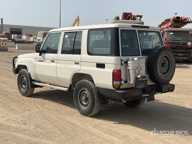 2021 Toyota Land Cruiser 76L 4x4 SUV - SUV: obrázok 3 2021 Toyota Land Cruiser 76L 4x4 SUV - SUV: obrázok 3