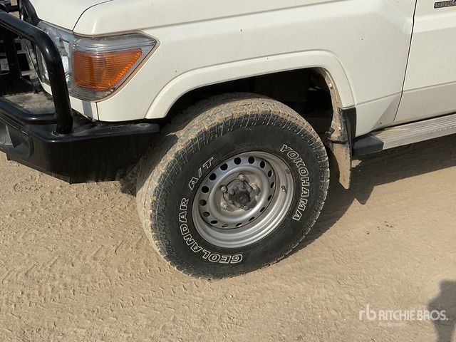 2021 Toyota Land Cruiser 76L 4x4 SUV - SUV: obrázok 5 2021 Toyota Land Cruiser 76L 4x4 SUV - SUV: obrázok 5