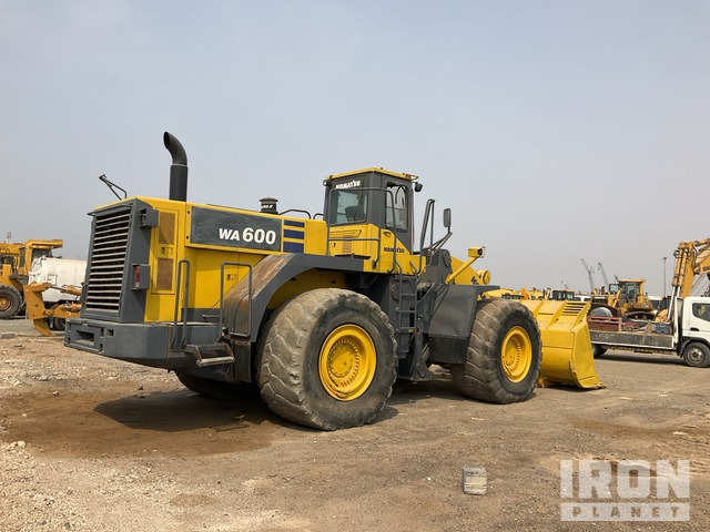 Komatsu WA600-6 - Kolesový nakladač: obrázok 4 Komatsu WA600-6 - Kolesový nakladač: obrázok 4