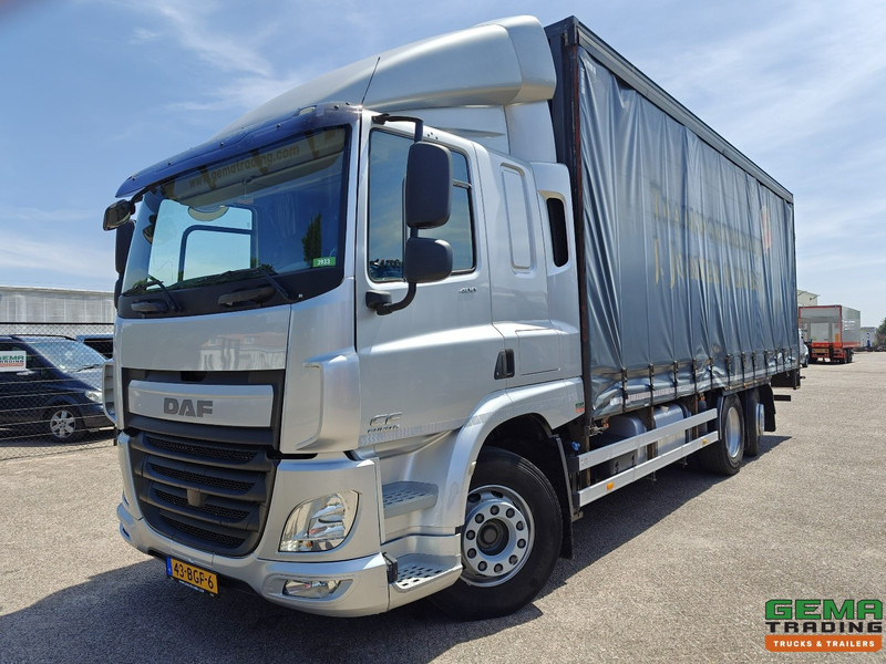 DAF CF 400 FAN 6x2/4 SpaceCab Euro6A - Schuifzeilenbak 7.7m + Laadklep 2000kg - HH Vloer - AanhangerKoppeling - Plachtové nákladné vozidlo: obrázok 1 DAF CF 400 FAN 6x2/4 SpaceCab Euro6A - Schuifzeilenbak 7.7m + Laadklep 2000kg - HH Vloer - AanhangerKoppeling - Plachtové nákladné vozidlo: obrázok 1