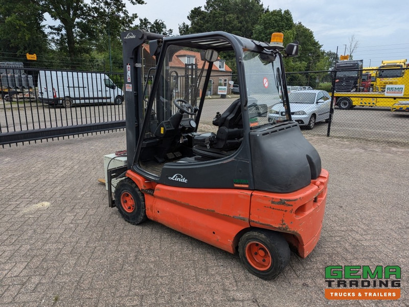 Linde E30 02 - 4058 uur - Duplex Mast - Volrubber Banden - Eurotron 80V-80A Oplader (M34) - Elektrický vysokozdvižný vozík: obrázok 4 Linde E30 02 - 4058 uur - Duplex Mast - Volrubber Banden - Eurotron 80V-80A Oplader (M34) - Elektrický vysokozdvižný vozík: obrázok 4