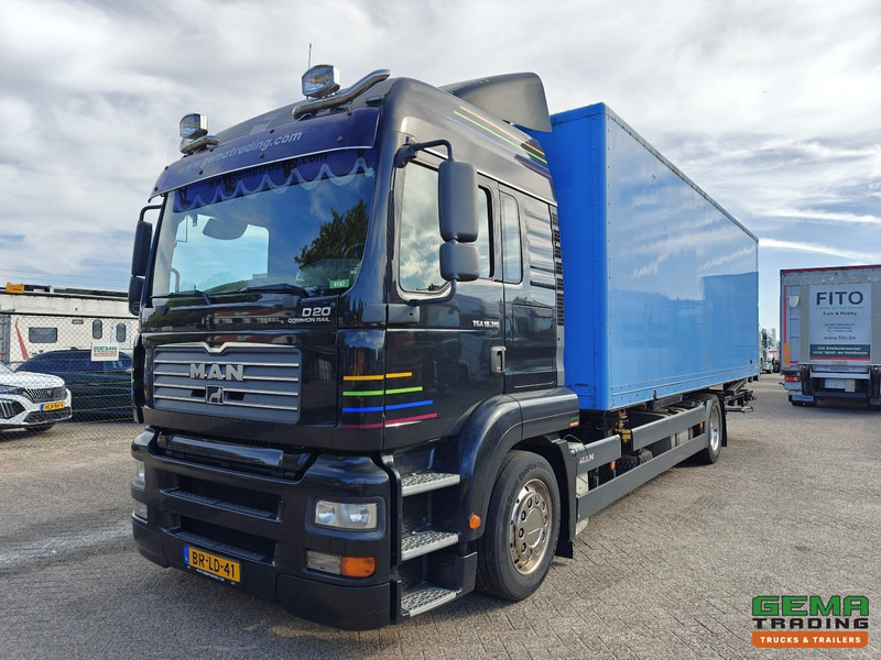 MAN TGA 18.310 4x2 LX Euro3 - Handgeschakeld ZF16 - BDF/VerhuisBak + Laadklep 2000KG - 207.000km - 12/2025 APK - Kontejnérový podvozek/ Výměnná nástavba: obrázok 1 MAN TGA 18.310 4x2 LX Euro3 - Handgeschakeld ZF16 - BDF/VerhuisBak + Laadklep 2000KG - 207.000km - 12/2025 APK - Kontejnérový podvozek/ Výměnná nástavba: obrázok 1