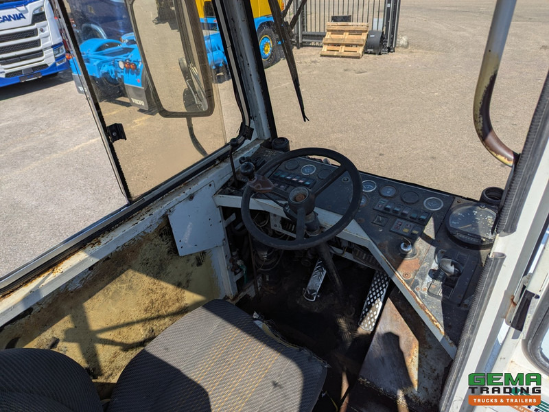 Terberg YT17 MOTOR DEFECT - MMBS Kenteken - Terminálový ťahač: obrázok 5 Terberg YT17 MOTOR DEFECT - MMBS Kenteken - Terminálový ťahač: obrázok 5
