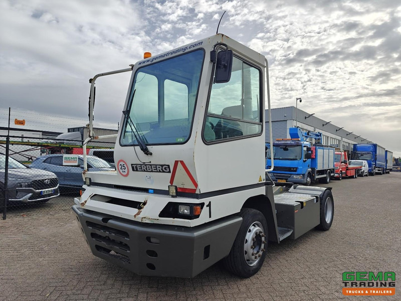 Terberg YT222 Gereviseerde Allison Versnellingsbak - Schotel 27T - Vangmuil - Cummins - Landbouw Kenteken 40km/h - Terminálový ťahač: obrázok 1 Terberg YT222 Gereviseerde Allison Versnellingsbak - Schotel 27T - Vangmuil - Cummins - Landbouw Kenteken 40km/h - Terminálový ťahač: obrázok 1