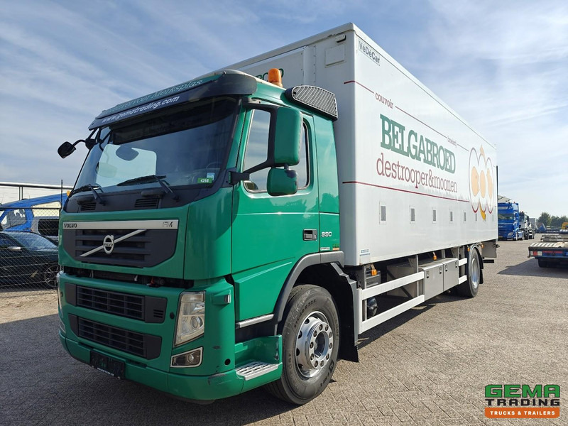 Volvo FM330 4x2 Dagcab Euro5 - KuikenBak 8.4m + Webasto Heater + Dhollandia 2000KG - Přepravník zvířat: obrázok 1 Volvo FM330 4x2 Dagcab Euro5 - KuikenBak 8.4m + Webasto Heater + Dhollandia 2000KG - Přepravník zvířat: obrázok 1