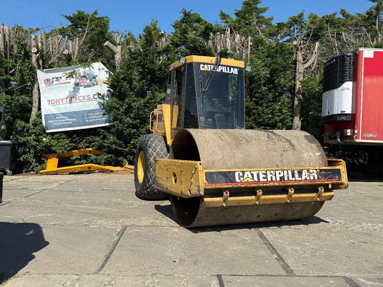 CAT CS 563 Roller with vibration - Kompaktor: obrázok 1 CAT CS 563 Roller with vibration - Kompaktor: obrázok 1