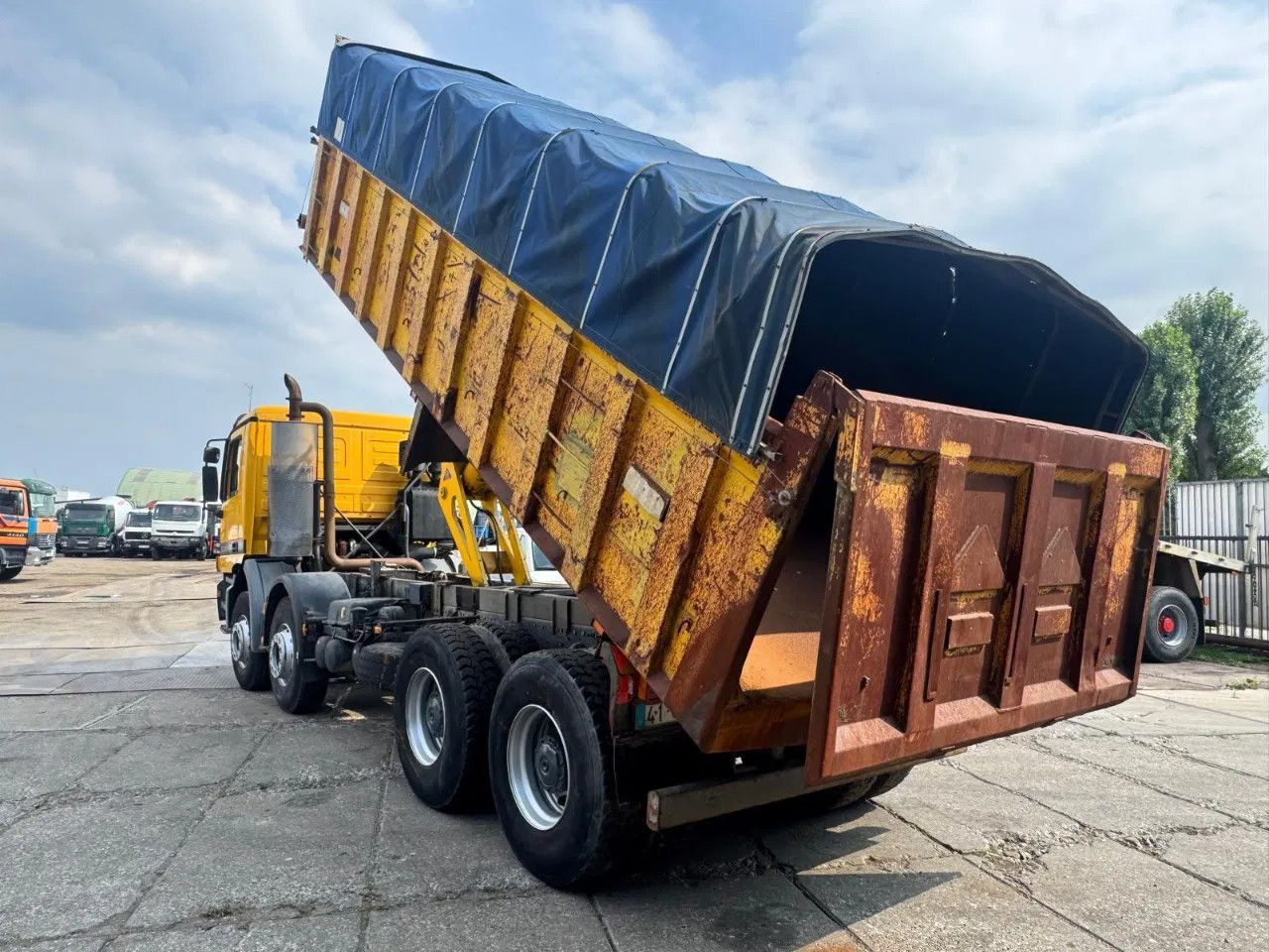 Mercedes-Benz Actros 3235 V6 8X4 Tipper Spring/Spring Manual G - Sklápač: obrázok 3 Mercedes-Benz Actros 3235 V6 8X4 Tipper Spring/Spring Manual G - Sklápač: obrázok 3