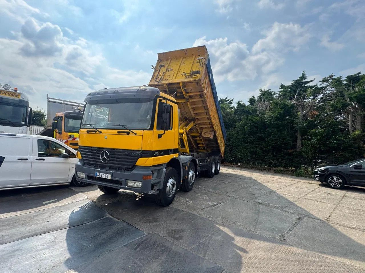 Mercedes-Benz Actros 3235 V6 8X4 Tipper Spring/Spring Manual G - Sklápač: obrázok 2 Mercedes-Benz Actros 3235 V6 8X4 Tipper Spring/Spring Manual G - Sklápač: obrázok 2