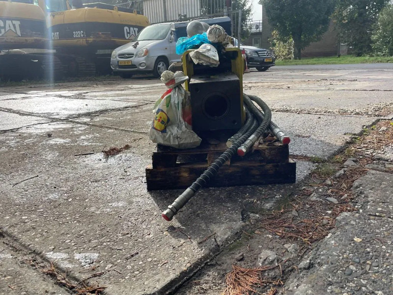 Soosan SB43 Hydraulic Breaker - Príslušenstvo pre Stavebné stroje: obrázok 4 Soosan SB43 Hydraulic Breaker - Príslušenstvo pre Stavebné stroje: obrázok 4