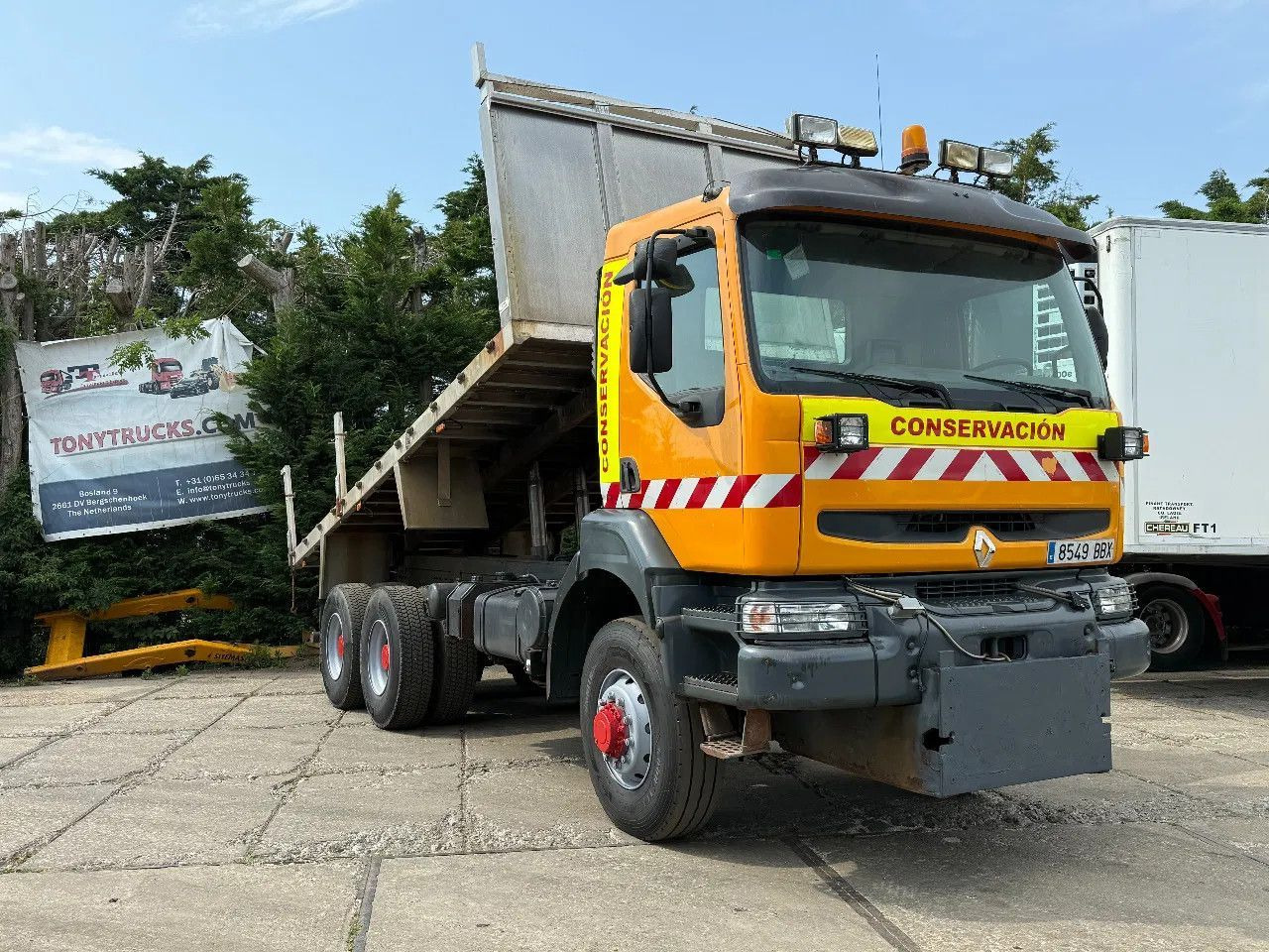 Renault Kerax 400 6X6 Tipper Spring/spring ZF Man Gear E - Sklápač: obrázok 1 Renault Kerax 400 6X6 Tipper Spring/spring ZF Man Gear E - Sklápač: obrázok 1