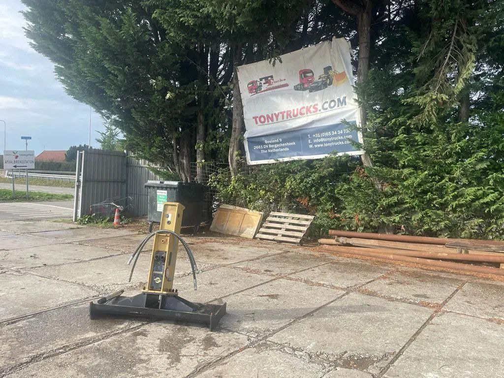 Soosan SB30 Hydraulic Breaker Skid steer Soosan SB30 Hydraulic Breaker Skid steer - Hydraulické kladivo pre Stavebné stroje: obrázok 2 Soosan SB30 Hydraulic Breaker Skid steer Soosan SB30 Hydraulic Breaker Skid steer - Hydraulické kladivo pre Stavebné stroje: obrázok 2