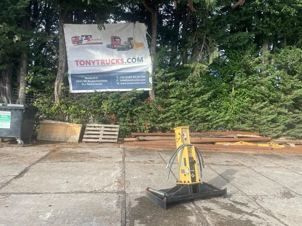 Soosan SB30 Hydraulic Breaker Skid steer Soosan SB30 Hydraulic Breaker Skid steer - Hydraulické kladivo pre Stavebné stroje: obrázok 1 Soosan SB30 Hydraulic Breaker Skid steer Soosan SB30 Hydraulic Breaker Skid steer - Hydraulické kladivo pre Stavebné stroje: obrázok 1